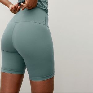 Everlane Women's Athletic Shorts in Sage Green